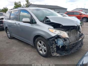  Salvage Toyota Sienna