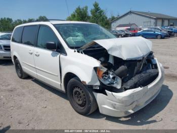  Salvage Chrysler Town & Country