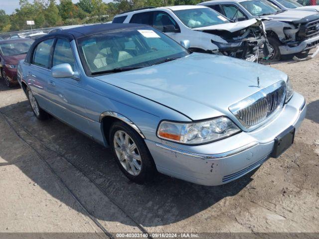  Salvage Lincoln Towncar