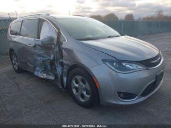  Salvage Chrysler Pacifica