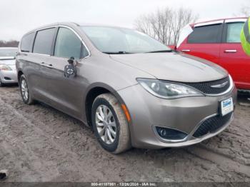  Salvage Chrysler Pacifica