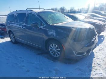  Salvage Chrysler Pacifica