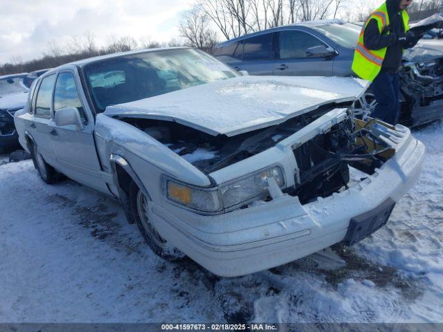  Salvage Lincoln Towncar