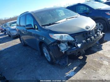  Salvage Toyota Sienna