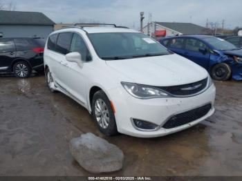  Salvage Chrysler Pacifica