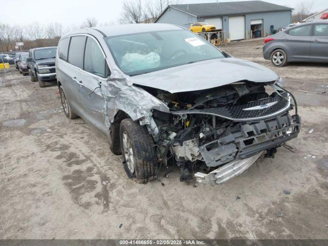  Salvage Chrysler Pacifica