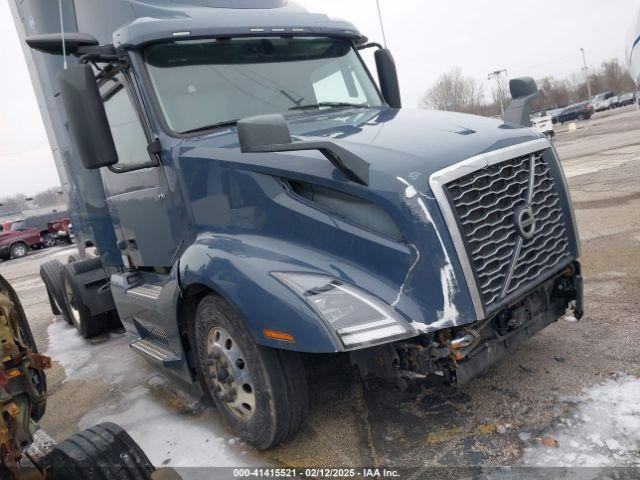  Salvage Volvo Vnl