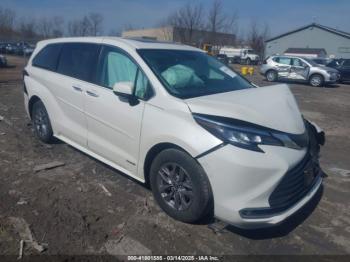  Salvage Toyota Sienna