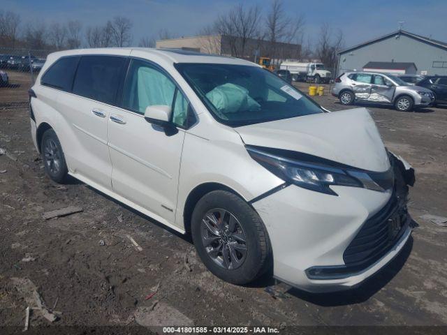  Salvage Toyota Sienna