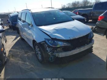  Salvage Chrysler Pacifica