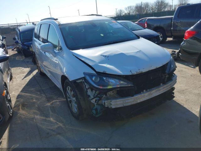  Salvage Chrysler Pacifica