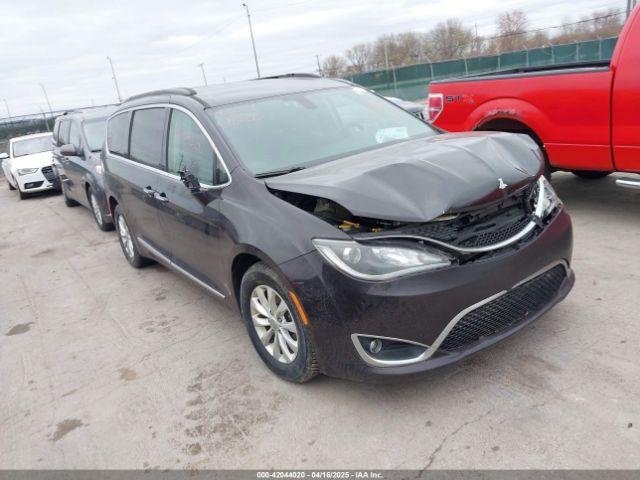  Salvage Chrysler Pacifica