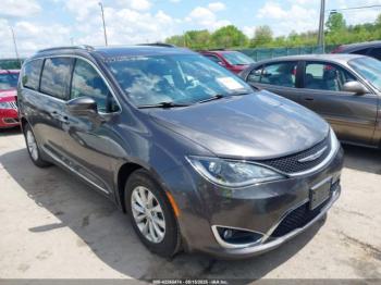  Salvage Chrysler Pacifica