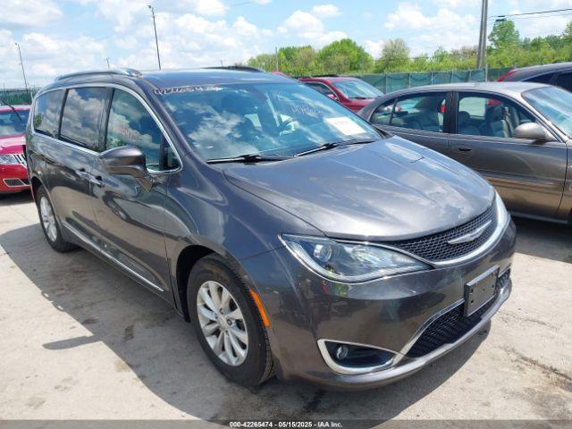  Salvage Chrysler Pacifica