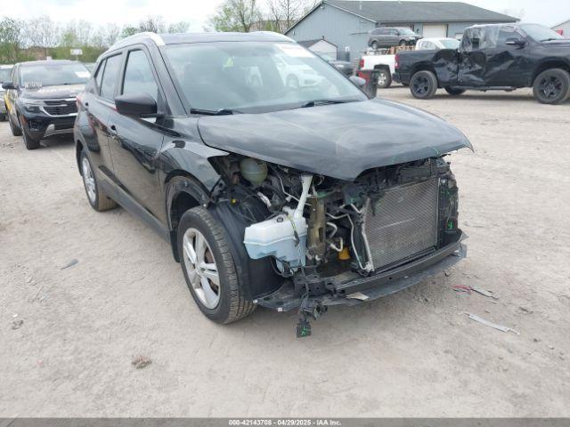  Salvage Nissan Kicks