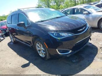  Salvage Chrysler Pacifica