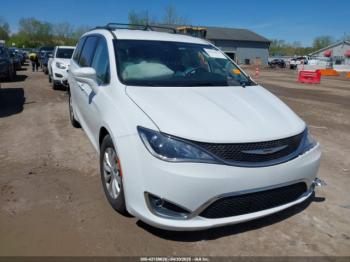  Salvage Chrysler Pacifica