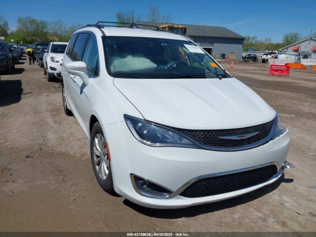  Salvage Chrysler Pacifica