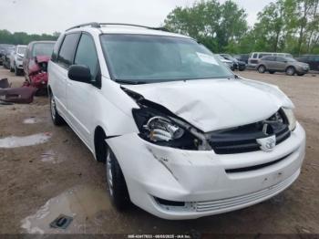  Salvage Toyota Sienna