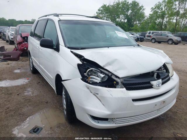 Salvage Toyota Sienna