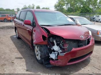  Salvage Toyota Sienna