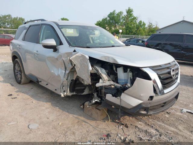  Salvage Nissan Pathfinder