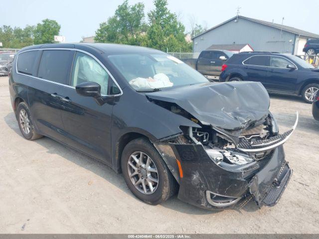  Salvage Chrysler Pacifica