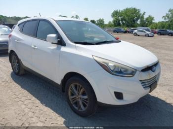  Salvage Hyundai TUCSON