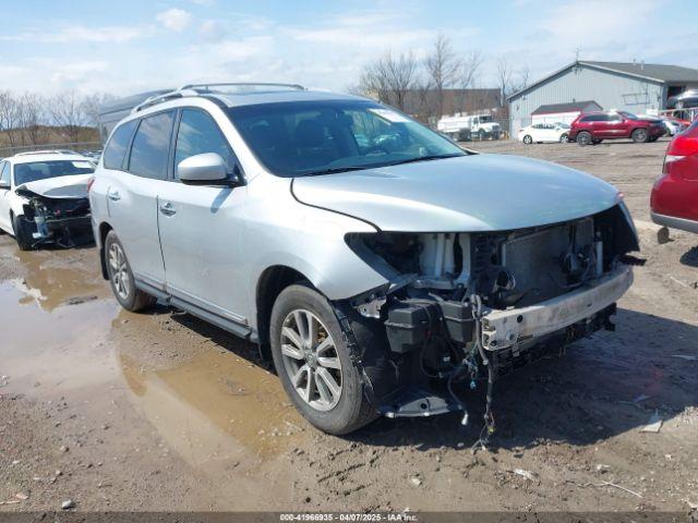  Salvage Nissan Pathfinder