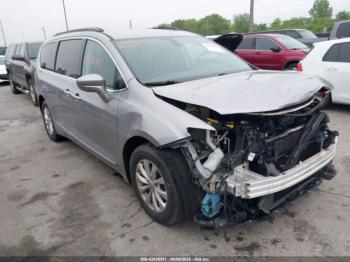  Salvage Chrysler Pacifica