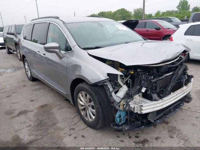  Salvage Chrysler Pacifica