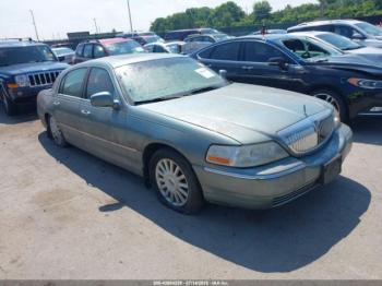  Salvage Lincoln Towncar
