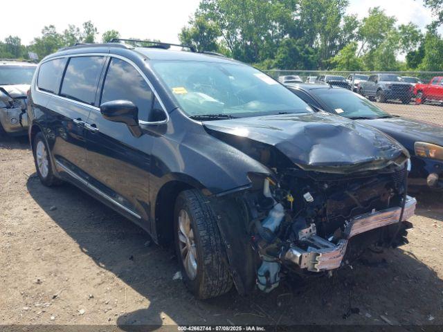  Salvage Chrysler Pacifica