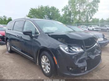  Salvage Chrysler Pacifica