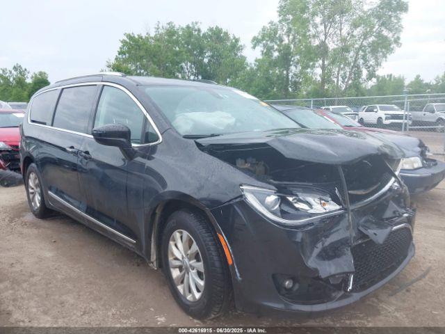  Salvage Chrysler Pacifica
