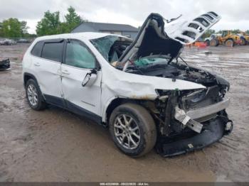  Salvage Jeep Cherokee