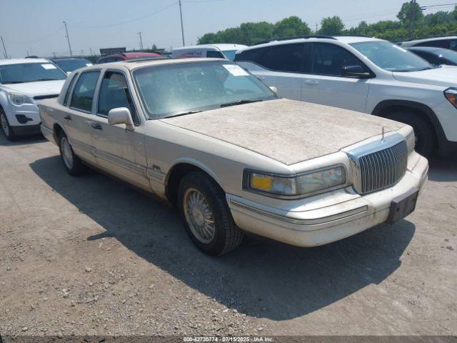  Salvage Lincoln Towncar