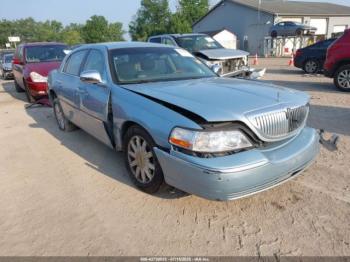  Salvage Lincoln Towncar