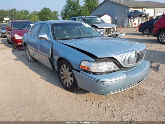  Salvage Lincoln Towncar
