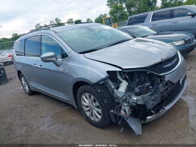  Salvage Chrysler Pacifica