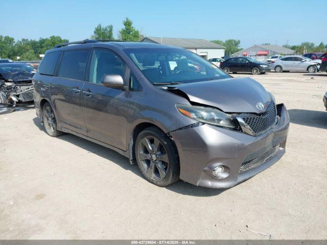  Salvage Toyota Sienna