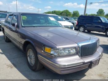  Salvage Lincoln Towncar