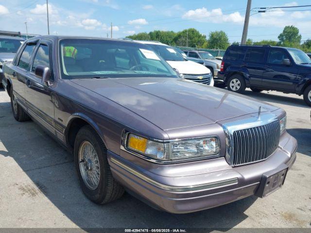  Salvage Lincoln Towncar