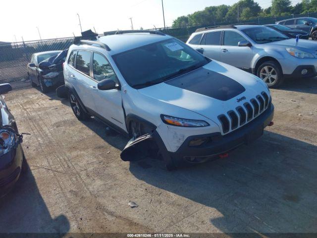  Salvage Jeep Cherokee