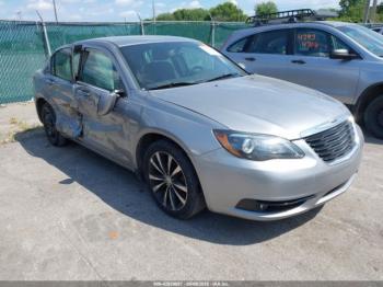  Salvage Chrysler 200