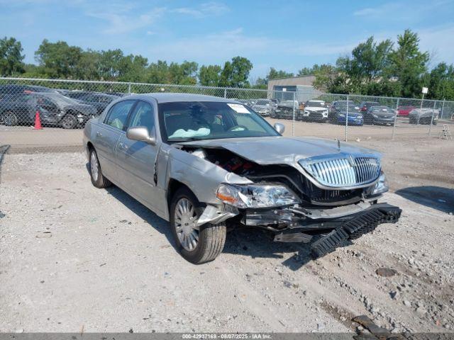  Salvage Lincoln Towncar