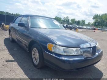  Salvage Lincoln Towncar