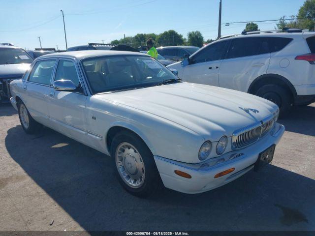  Salvage Jaguar Xj8