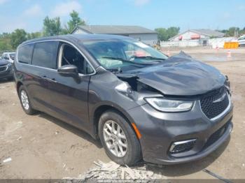 Salvage Chrysler Pacifica
