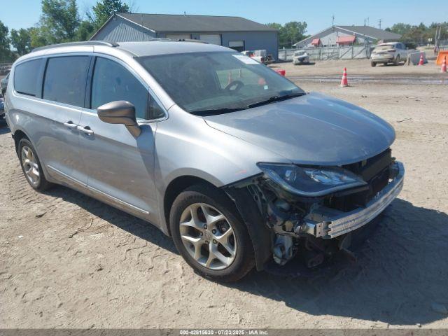  Salvage Chrysler Pacifica
